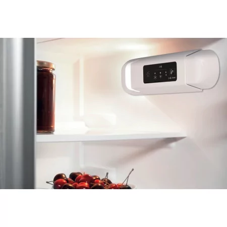 Kontrolsat - Built-In Refrigerator Whirlpool 239L - Art 364 62 Kontrolsat - Built-In Refrigerator Whirlpool 239L - Art 364 62