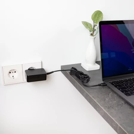 Kontrolsat - TooQ USB-C Charger - 65W - For Laptop - Black - TQLC-USBCGAN65PD Kontrolsat - TooQ USB-C Charger - 65W - For Laptop - Black - TQLC-USBCGAN65PD