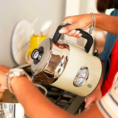 Retro Vintage Cream Kettle - Russell Hobbs