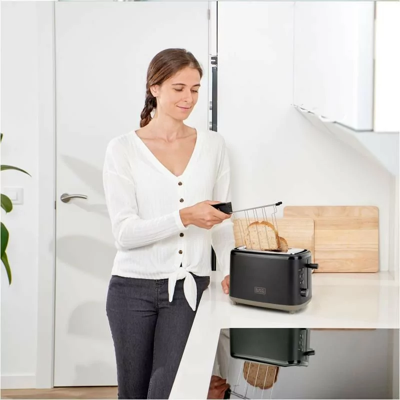 Tostadora Black & Decker - 820W - 2 Fendas - 3 Funções - BXTOA821E