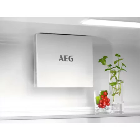 AEG Combined Refrigerator - 376L - White - NSC7G751