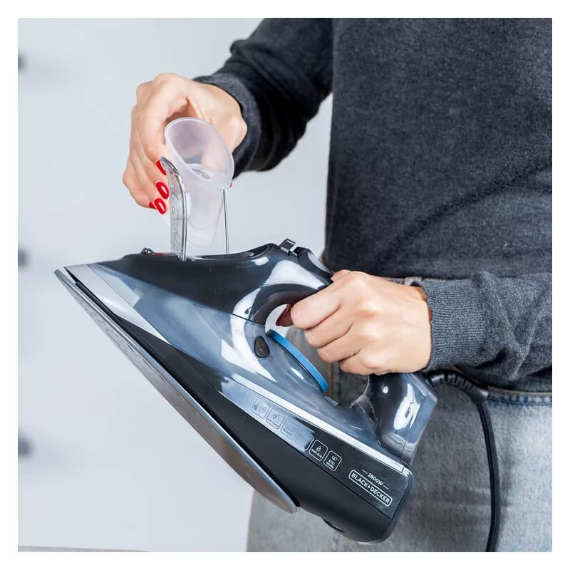 Black+Decker 2800W Steam Iron - Ceramic Soleplate - BXIR2805E