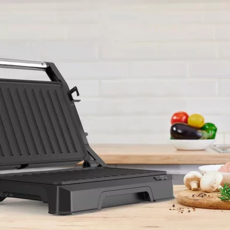 Grill Black+Decker 1000W - Abertura 180º - Placas Antiaderentes - BXGR1001E
