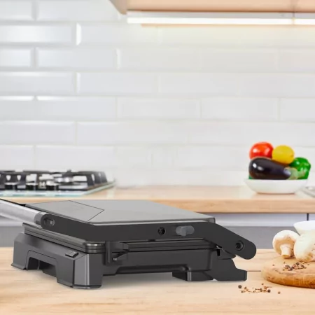 Grill Black+Decker 1000W - Abertura 180º - Placas Antiaderentes - BXGR1001E