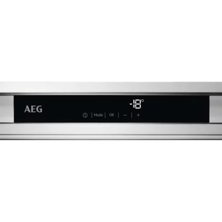 Kontrolsat - Congelador Vertical Embutido AEG ABE818E6NC (204L - Classe E - Branco) Kontrolsat - Congelador Vertical Embutido AEG ABE818E6NC (204L - Classe E - Branco)