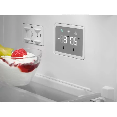 Kontrolsat - AEG RCB632E9MU Fridge Freezer (330L - Class E - Inox) Kontrolsat - AEG RCB632E9MU Fridge Freezer (330L - Class E - Inox)